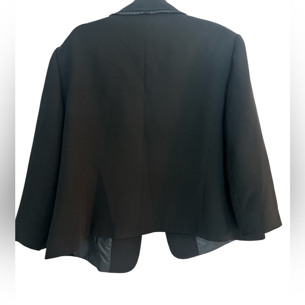 Tahari Black Blazer with Notched Lapels and Structured Shoulders - Picture 4 of 9